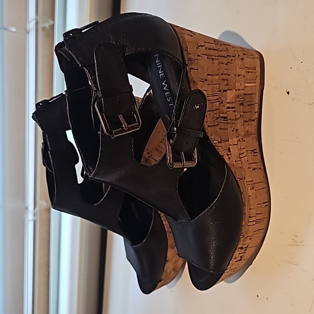 Nine West black leather Sandal